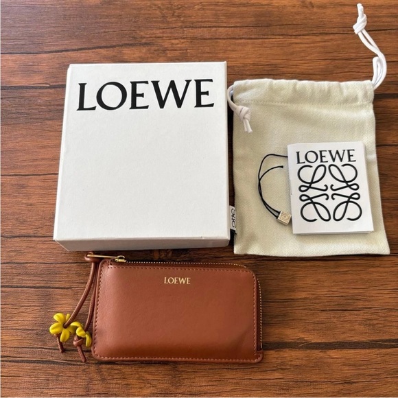 Loewe Tan Leather Zip Card Holder - Picture 3 of 9
